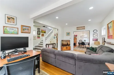 186 Oakwood Avenue Cliffside Park NJ 07010