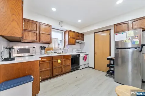 186 Oakwood Avenue Cliffside Park NJ 07010