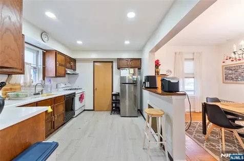 186 Oakwood Avenue Cliffside Park NJ 07010