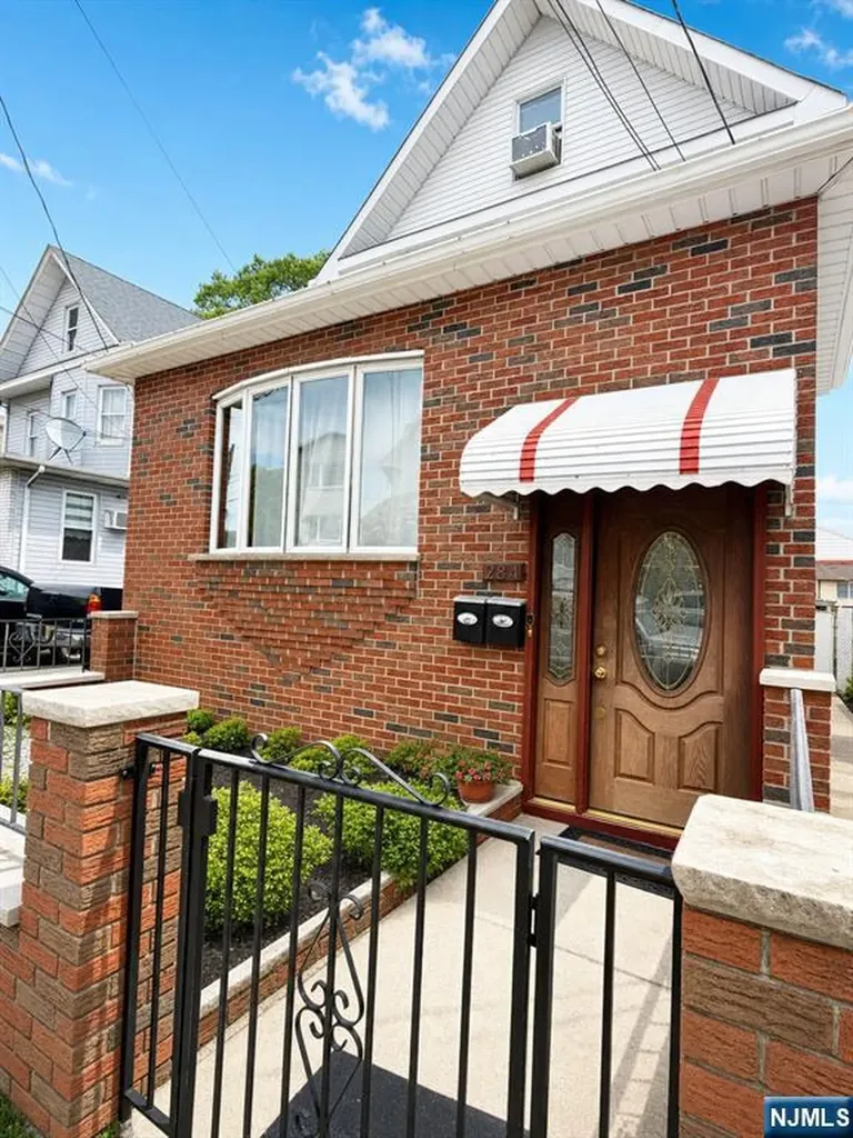 284 Livingston Lyndhurst NJ 07071