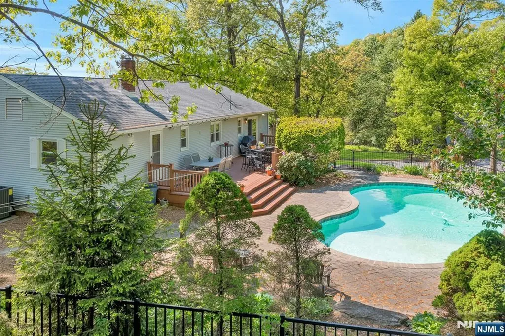 9 Ryerson Avenue Oakland NJ 07436