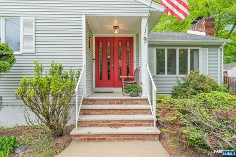 9 Ryerson Avenue Oakland NJ 07436