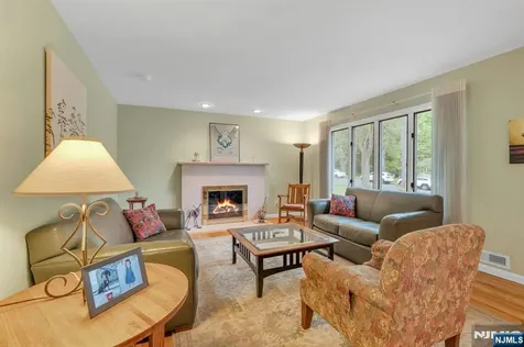 9 Ryerson Avenue Oakland NJ 07436