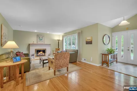 9 Ryerson Avenue Oakland NJ 07436
