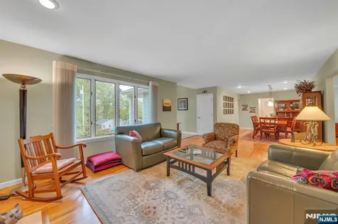 9 Ryerson Avenue Oakland NJ 07436