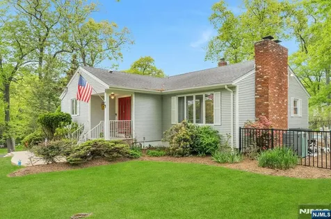 9 Ryerson Avenue Oakland NJ 07436