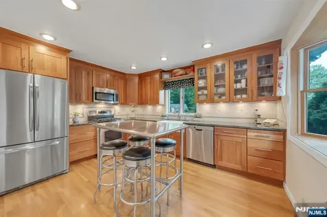 9 Ryerson Avenue Oakland NJ 07436