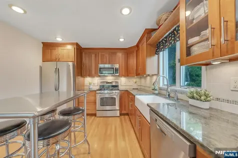9 Ryerson Avenue Oakland NJ 07436