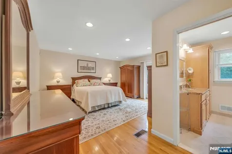 9 Ryerson Avenue Oakland NJ 07436
