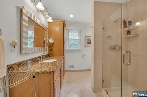 9 Ryerson Avenue Oakland NJ 07436