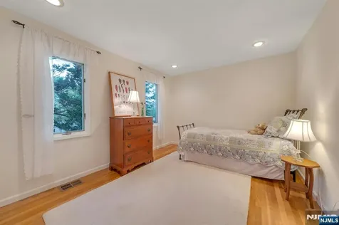 9 Ryerson Avenue Oakland NJ 07436