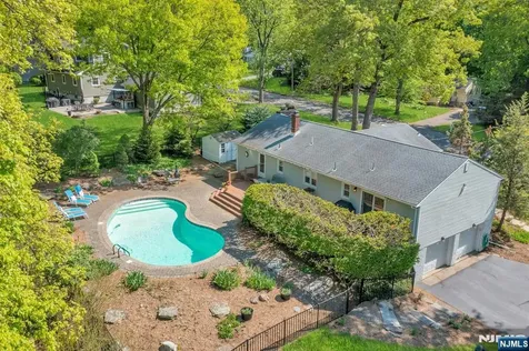 9 Ryerson Avenue Oakland NJ 07436
