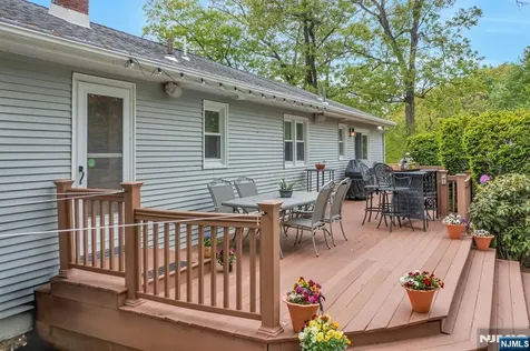 9 Ryerson Avenue Oakland NJ 07436