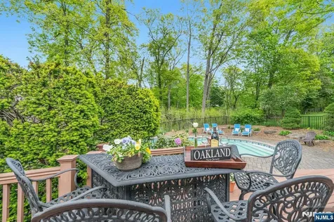 9 Ryerson Avenue Oakland NJ 07436