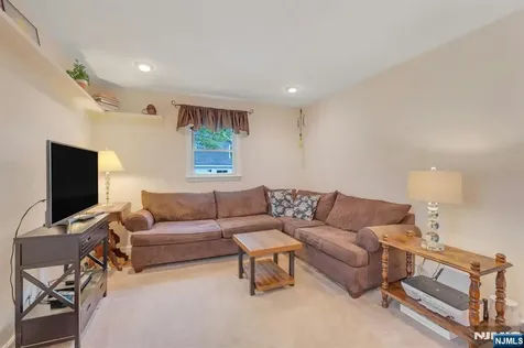 9 Ryerson Avenue Oakland NJ 07436