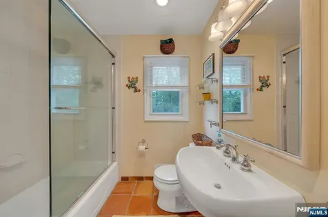 9 Ryerson Avenue Oakland NJ 07436