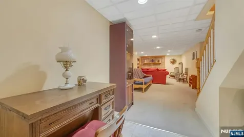 9 Ryerson Avenue Oakland NJ 07436