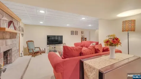 9 Ryerson Avenue Oakland NJ 07436
