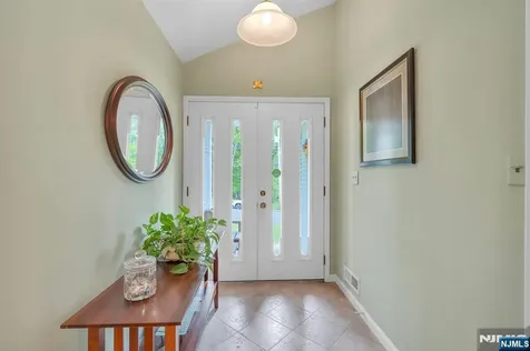 9 Ryerson Avenue Oakland NJ 07436