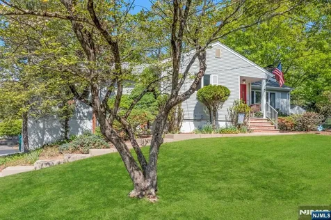 9 Ryerson Avenue Oakland NJ 07436