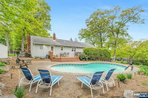 9 Ryerson Avenue Oakland NJ 07436