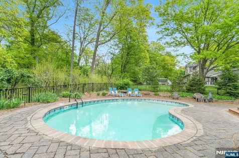 9 Ryerson Avenue Oakland NJ 07436
