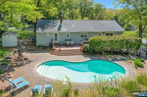 9 Ryerson Avenue Oakland NJ 07436