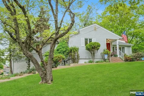 9 Ryerson Avenue Oakland NJ 07436