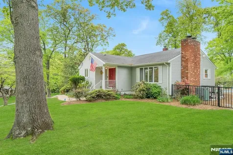 9 Ryerson Avenue Oakland NJ 07436