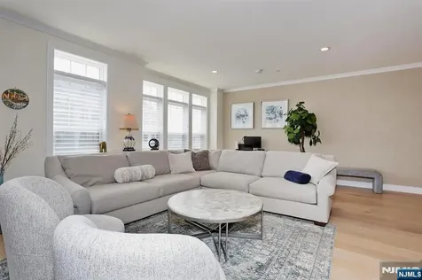 32 Melody Lane Upper Saddle River NJ 07458