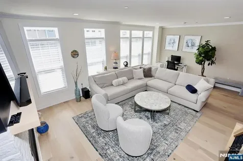 32 Melody Lane Upper Saddle River NJ 07458