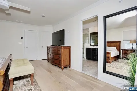 32 Melody Lane Upper Saddle River NJ 07458