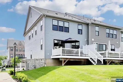 32 Melody Lane Upper Saddle River NJ 07458
