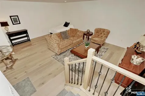 32 Melody Lane Upper Saddle River NJ 07458