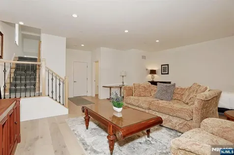 32 Melody Lane Upper Saddle River NJ 07458