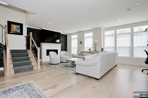 32 Melody Lane Upper Saddle River NJ 07458