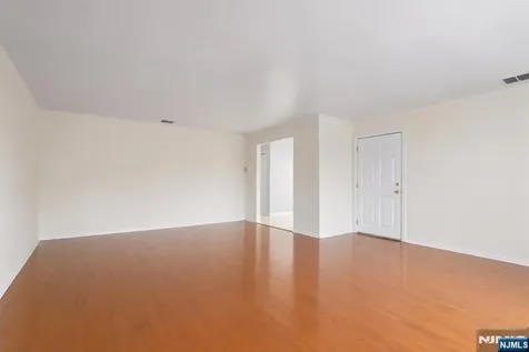 364 Broad Street Carlstadt NJ 07072