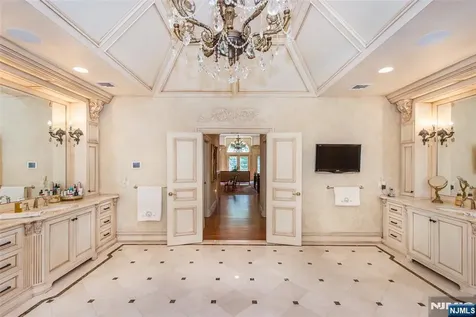 6 Adams Road Saddle River NJ 07458