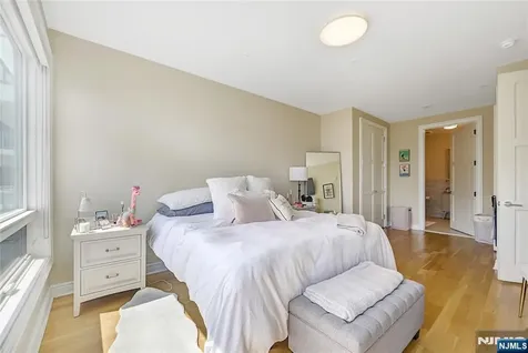 15 Somerset Lane Edgewater NJ 07020