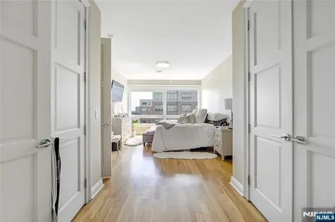 15 Somerset Lane Edgewater NJ 07020