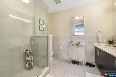 15 Somerset Lane Edgewater NJ 07020