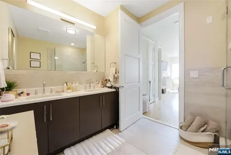 15 Somerset Lane Edgewater NJ 07020