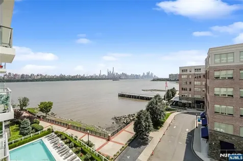 15 Somerset Lane Edgewater NJ 07020