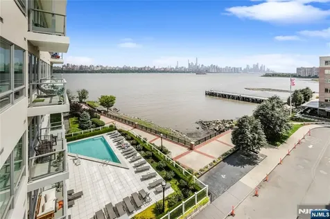 15 Somerset Lane Edgewater NJ 07020