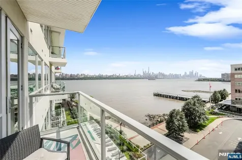 15 Somerset Lane Edgewater NJ 07020