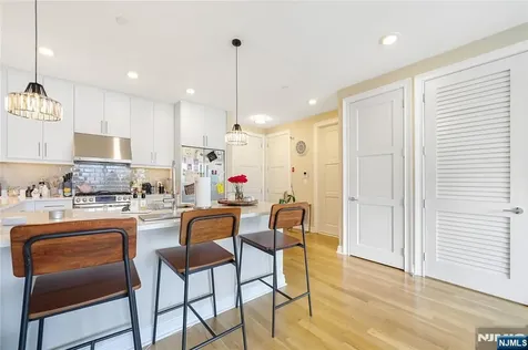 15 Somerset Lane Edgewater NJ 07020