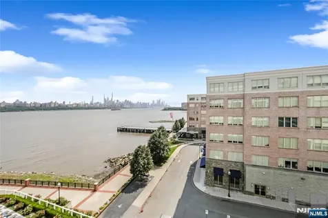 15 Somerset Lane Edgewater NJ 07020