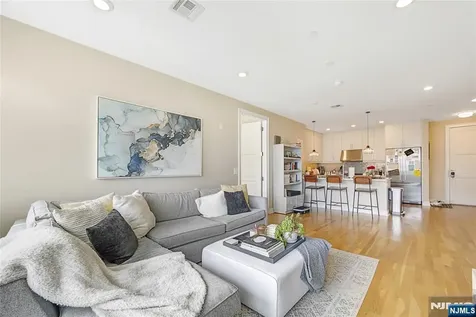 15 Somerset Lane Edgewater NJ 07020