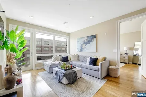 15 Somerset Lane Edgewater NJ 07020