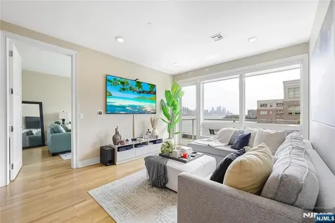 15 Somerset Lane Edgewater NJ 07020